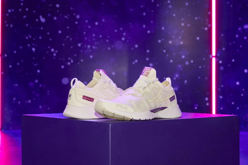 Fila慢跑鞋（NT$2,680）