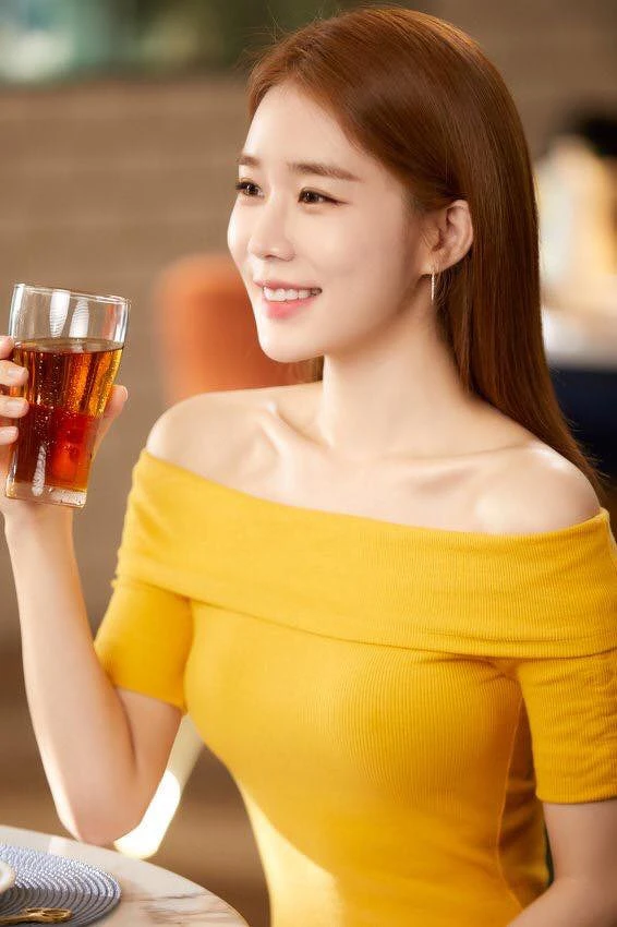 圖片來源:https://www.facebook.com/YooInNa0605.love/photos/a.413359352484131/644589896027741/?type=3&theater