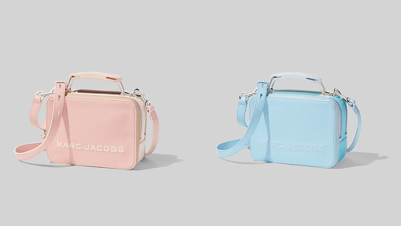 Marc Jacobs 櫻花粉The Box餐盒包 (20cm)、冰雪藍The Box餐盒包(20cm)，各NT16,900。