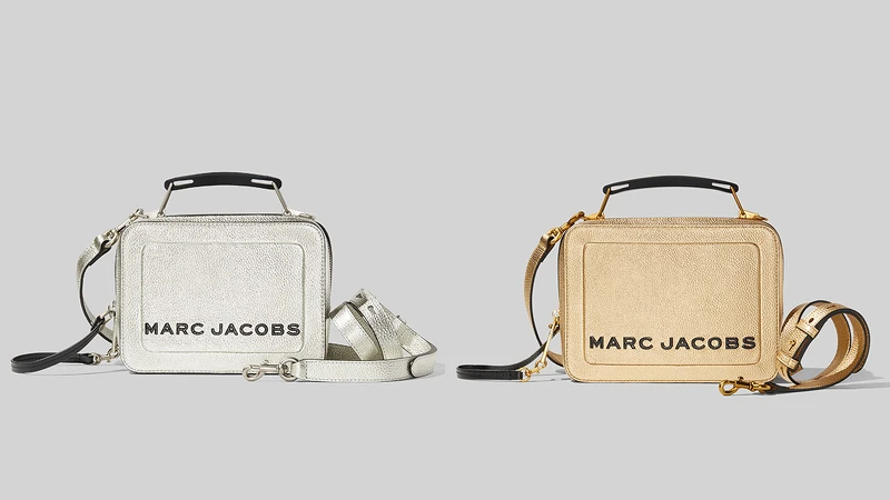 Marc Jacobs 科技銀The Box餐盒包(23cm)、貴氣金The Box餐盒包(23cm)，各NT19,900。