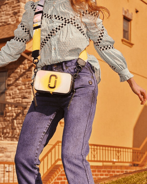 Marc Jacobs 噴彩塗鴉Snapshot相機包，NT 16,900。