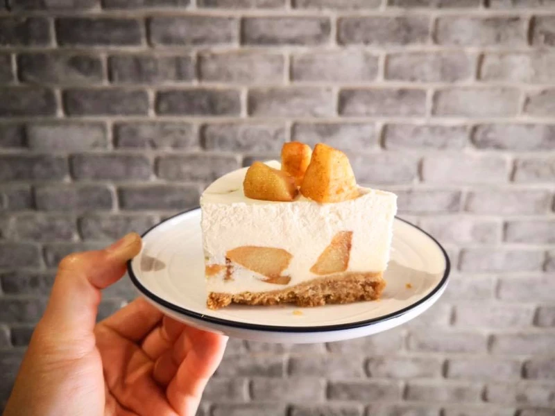 誠品生活松菸店｜有意樹桿蛋糕｜蘋果白乳酪蛋糕｜推薦價120元。