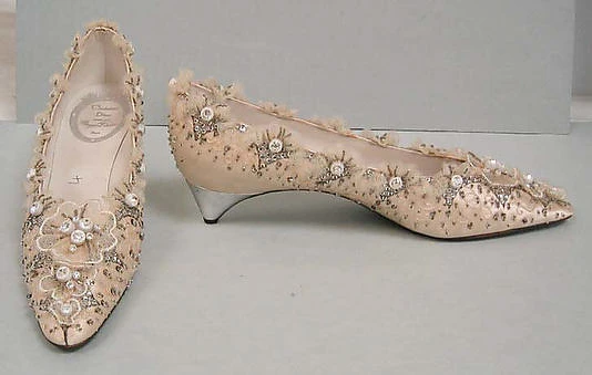 Roger Vivier, 1956年 目前收藏於紐約大都會博物館 Roger Vivier, 1956年 目前收藏於紐約大都會博物館
