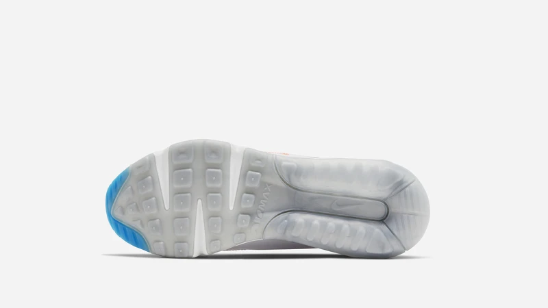Air Max 2090 的鞋底花紋經過重新設計，以契合現代的功能需求。 