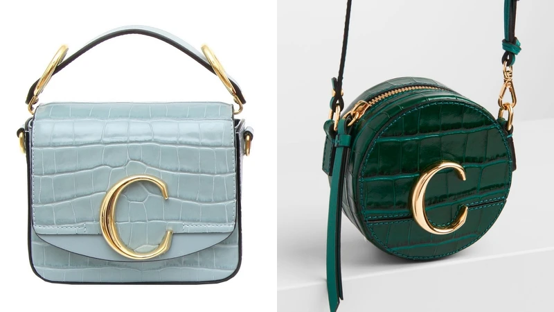 Chloé C春夏新色霧藍色鱷魚皮壓紋迷你小方包（NT$55,500）、Chloé C森林綠鱷魚皮壓紋迷你小圓包（NT$17,000）