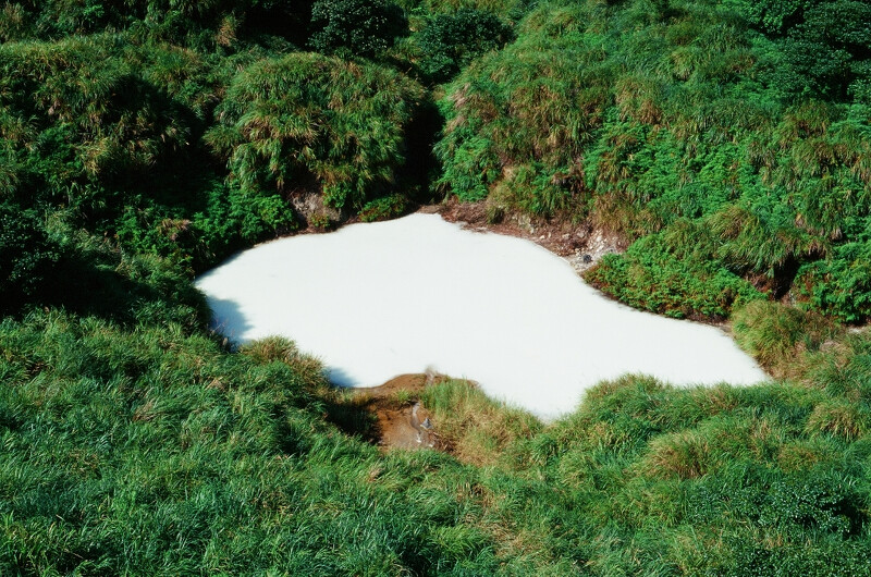 冷水坑牛奶湖。圖片來源：陽明山國家公園管理處 柳正鳴攝