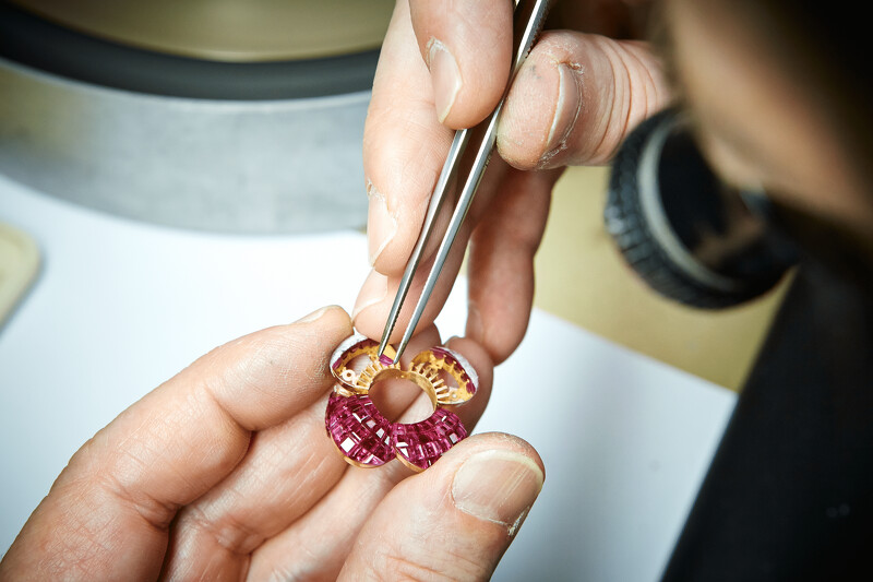 Van Cleef & Arpels - 傳統隱密式鑲嵌工藝圖 Van Cleef & Arpels - 傳統隱密式鑲嵌工藝圖