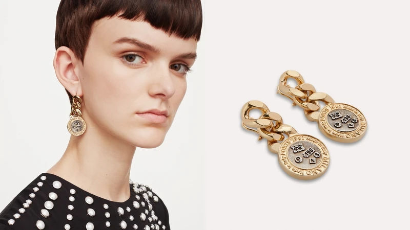 鎖鏈浮雕耳環（NT$4,480）