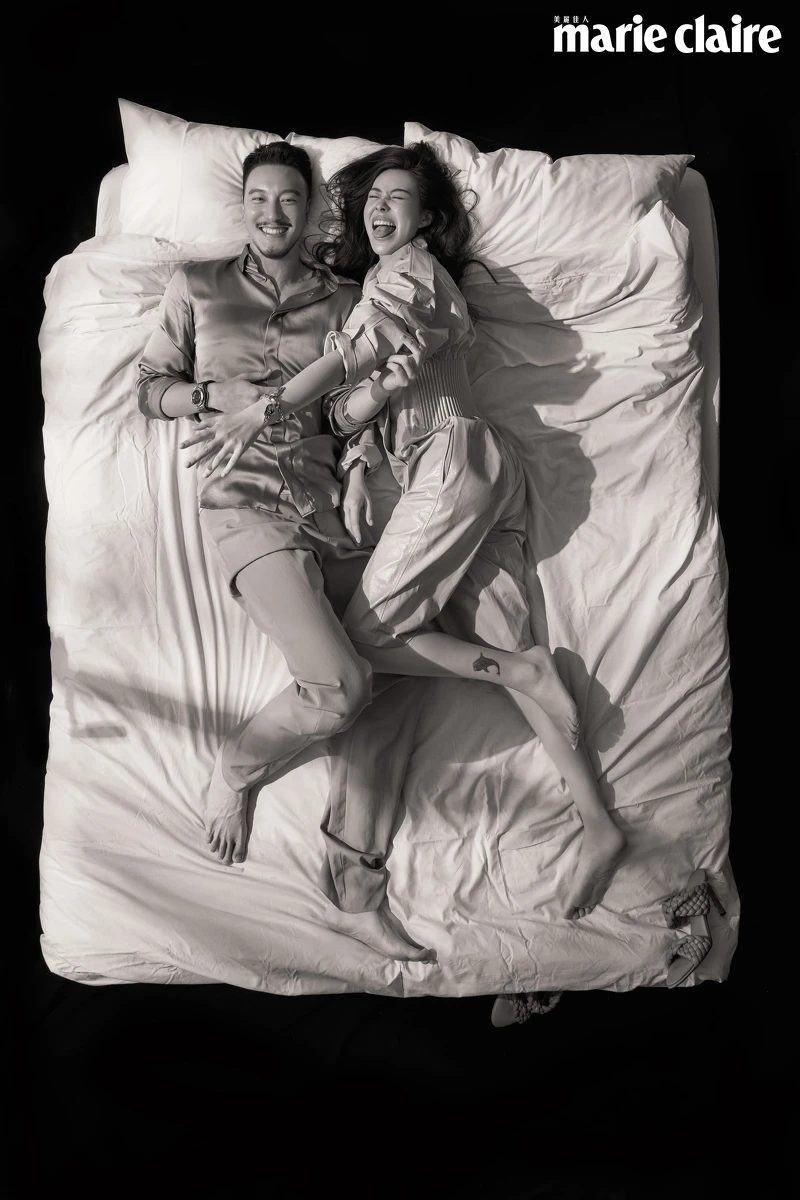 (蔡)皮革連身褲、編織高跟鞋,both by Bottega Veneta;扭結手環,Chloé 。 (王)緞面襯衫、西裝褲,both by Dior Men;Big Bang Unico Sang Bleu 鈦金屬鑽錶,Hublot。 (蔡)皮革連身褲、編織高跟鞋,both by Bottega Veneta;扭結手環,Chloé 。 (王)緞面襯衫、西裝褲,both by Dior Men;Big Bang Unico Sang Bleu 鈦金屬鑽錶,Hublot。