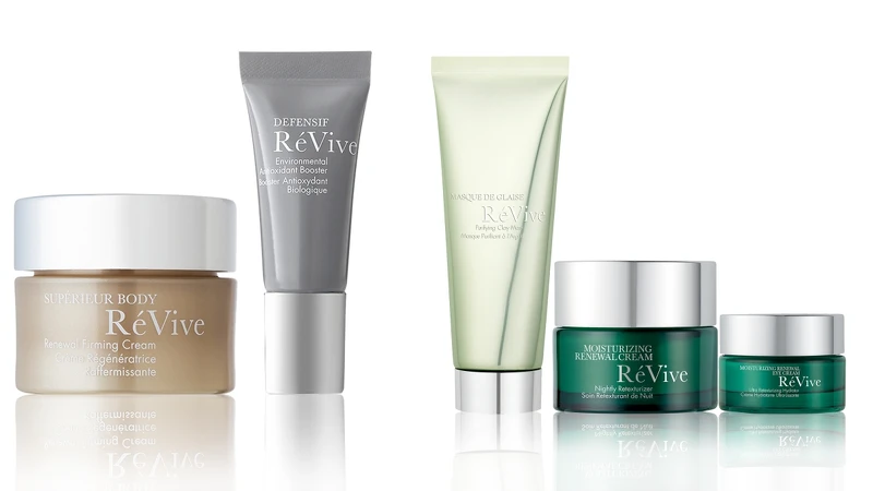 (左)為RéVive消費贈禮-4D美膚體驗組、(右)為RéVive守護光采煥膚組。