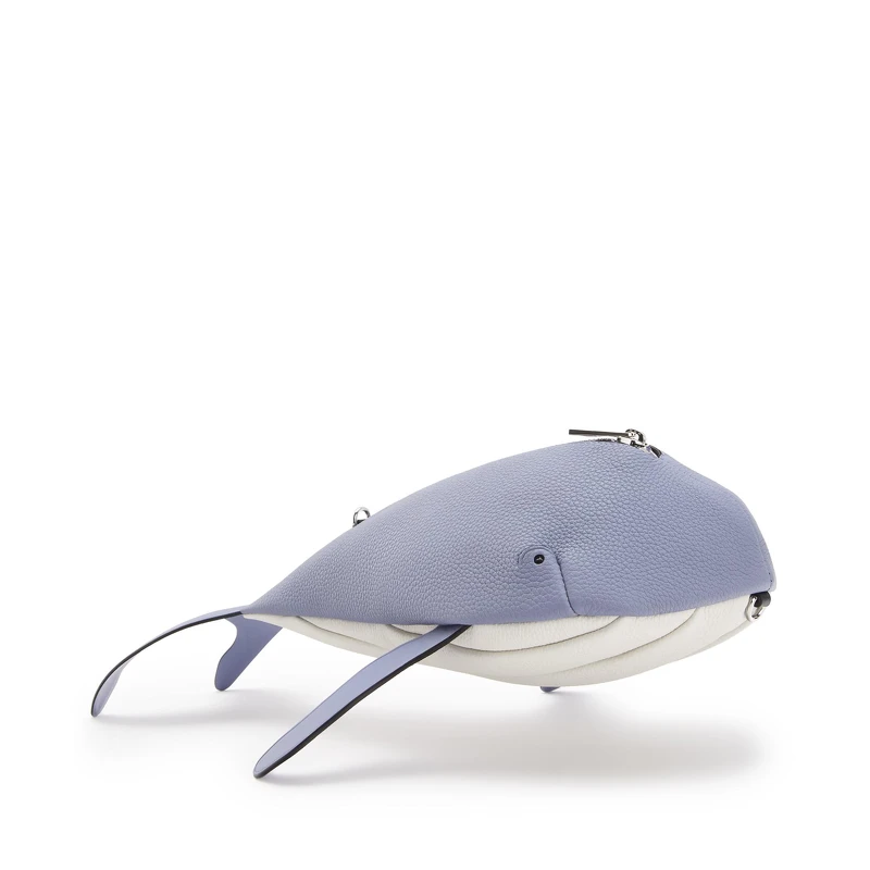 WHALE鯨魚造型小牛皮肩背包(NT$48,000) WHALE鯨魚造型小牛皮肩背包(NT$48,000)