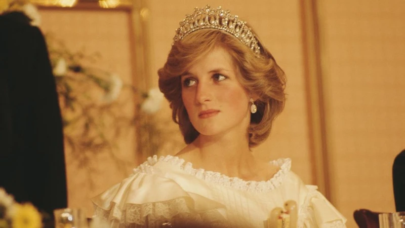 Diana, Princess of Wales & Lover’s Knot Tiara Diana, Princess of Wales & Lover’s Knot Tiara