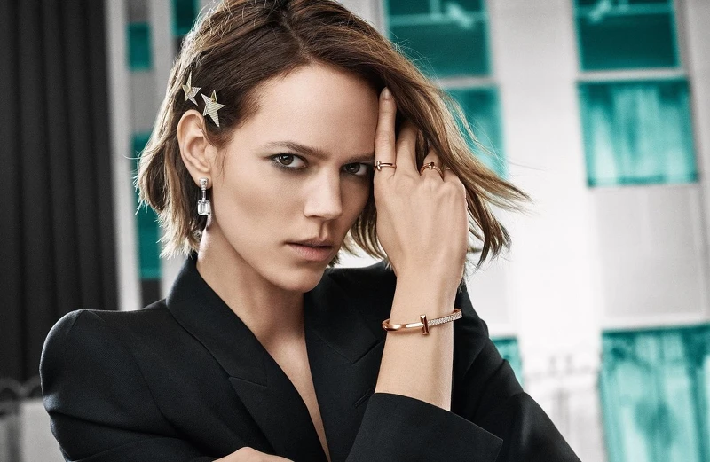 由超模Freja Eriksson演繹的全新Tiffany T1系列。