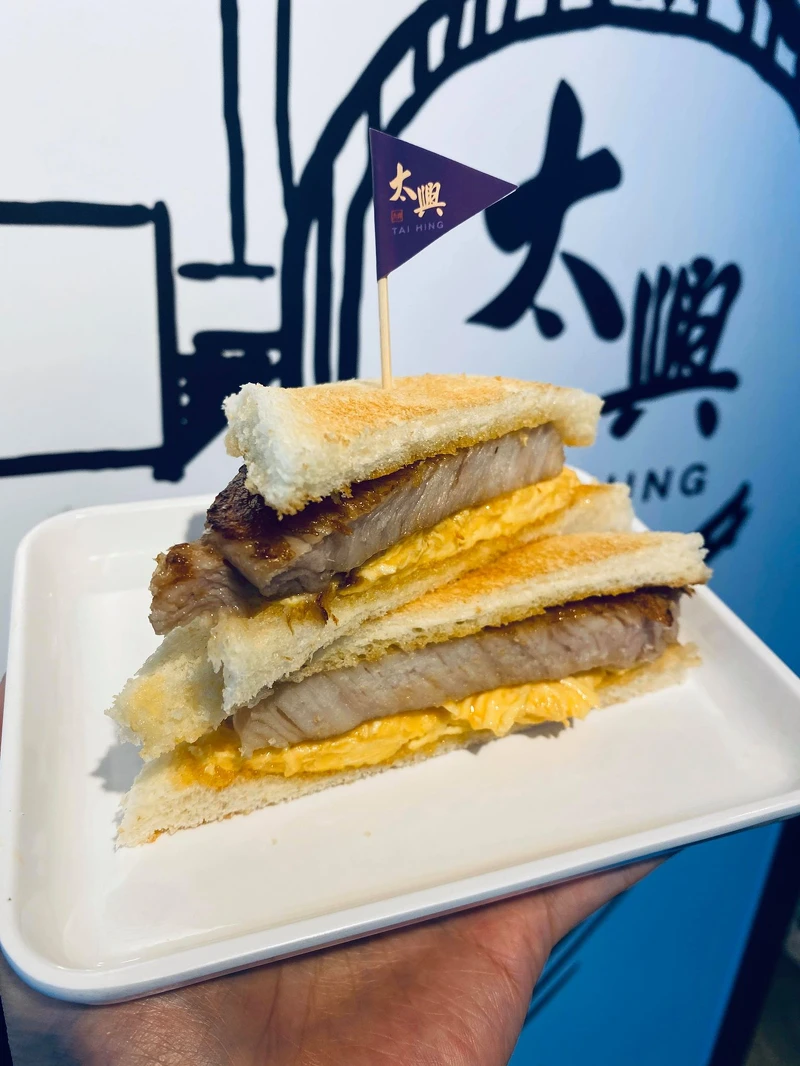 豬扒厚蛋三文治 $108 豬扒厚蛋三文治 $108