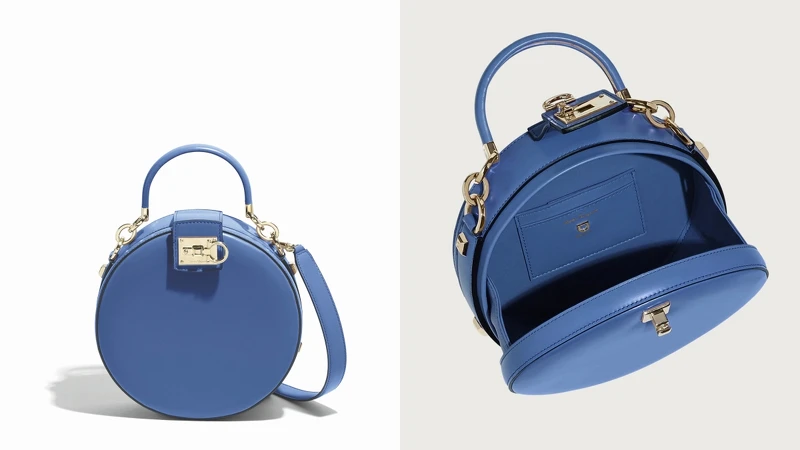 Studio 藍色小牛皮圓包（NT$74,900）