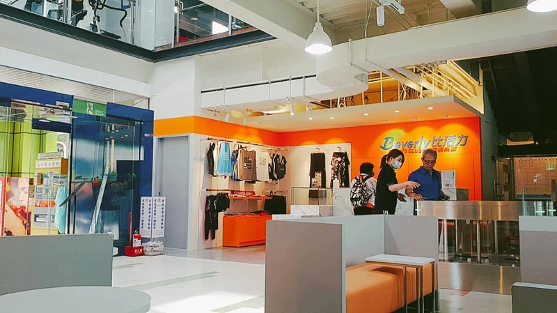 擁有泳池、旁邊還有有機食品專賣的比活力信義館 擁有泳池、旁邊還有有機食品專賣的比活力信義館