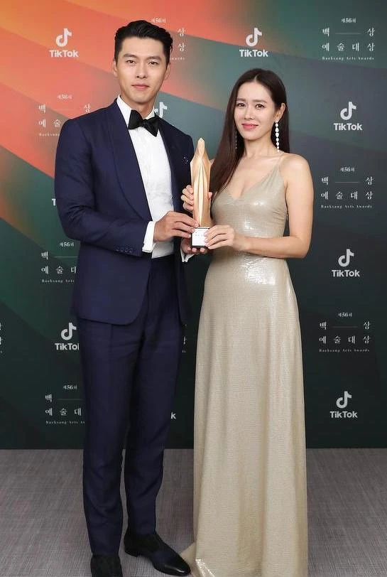 最佳人氣演員 玄彬、孫藝珍 《愛的迫降》 最佳人氣演員 玄彬、孫藝珍 《愛的迫降》