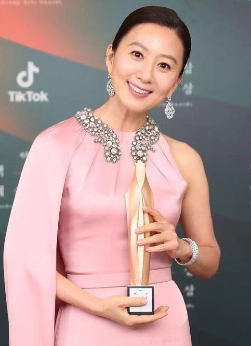 最佳女主角 金喜愛《夫婦的世界》 最佳女主角 金喜愛《夫婦的世界》