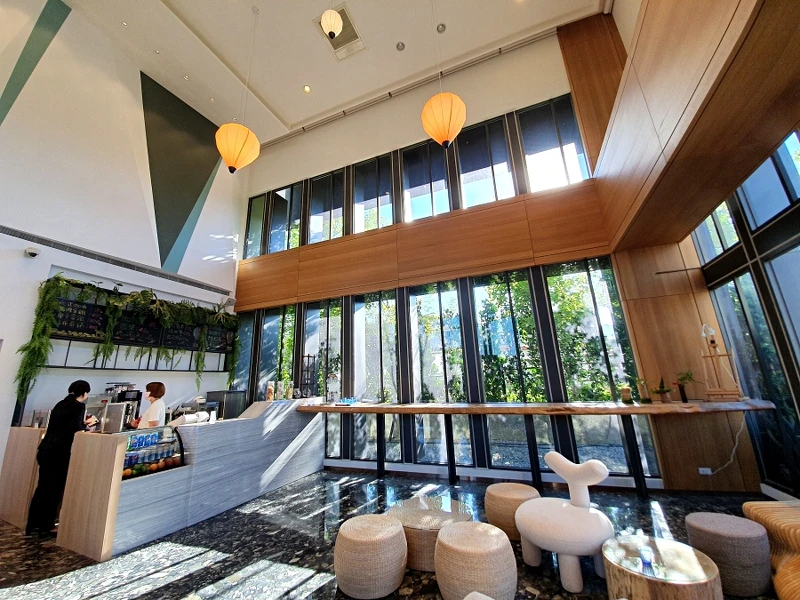 大廳運用大片玻璃擁有絕佳採光 大廳運用大片玻璃擁有絕佳採光