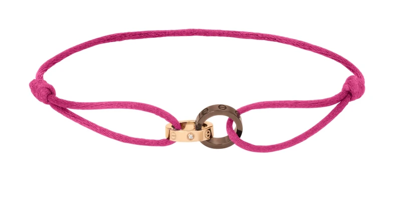 Cartier Love 絲繩手環,參考價格NT$37,200。 Cartier Love 絲繩手環,參考價格NT$37,200。