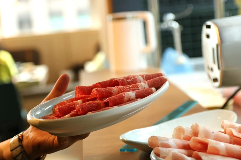 主餐肉軟嫩、海鮮飽嘴Ｑ彈，吃下去不只新鮮，更是幸福滋味。