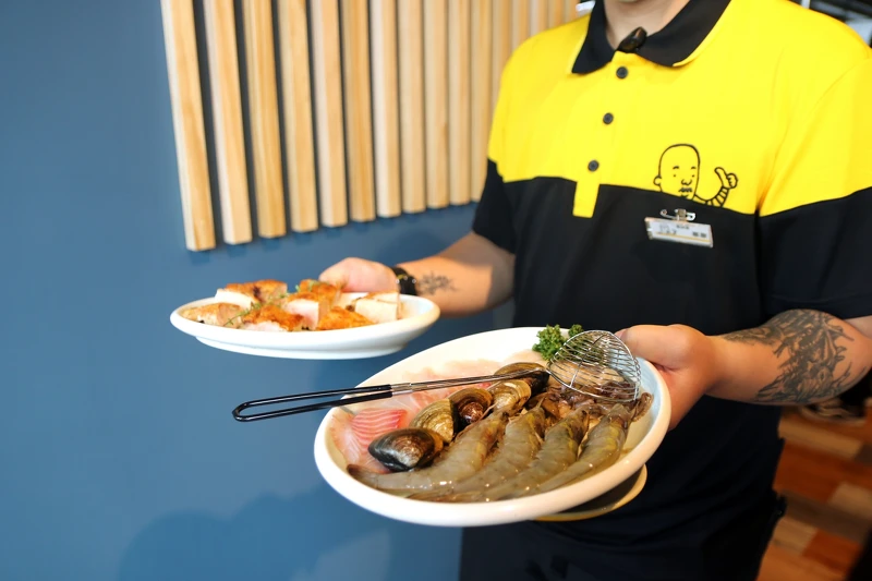 主餐肉軟嫩、海鮮飽嘴Ｑ彈，吃下去不只新鮮，更是幸福滋味。