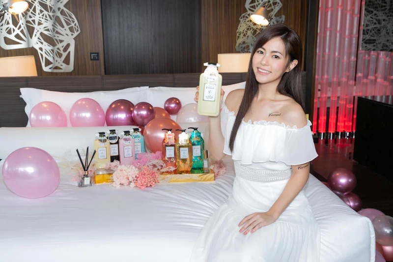 任容萱最喜歡同名花語的花香（黃色瓶）