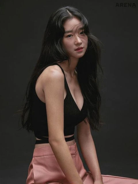 徐睿知為ARENA韓文版雜誌拍攝的性感美照 徐睿知為ARENA韓文版雜誌拍攝的性感美照