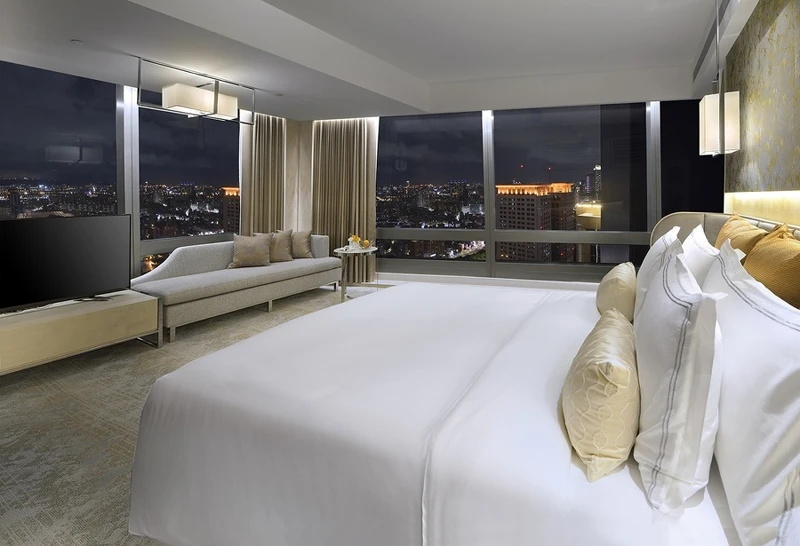 寰宇套房擁有遼闊270度窗景