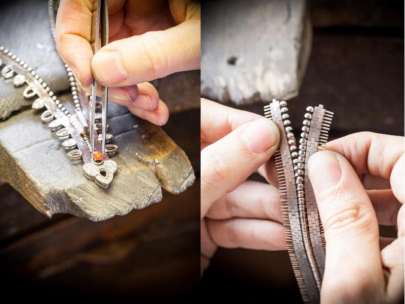 世家寶石匠師以細微的角度調整Zip項鍊上珊瑚所要鑲嵌的位置,並檢查拉鍊拉起狀態。 世家寶石匠師以細微的角度調整Zip項鍊上珊瑚所要鑲嵌的位置,並檢查拉鍊拉起狀態。