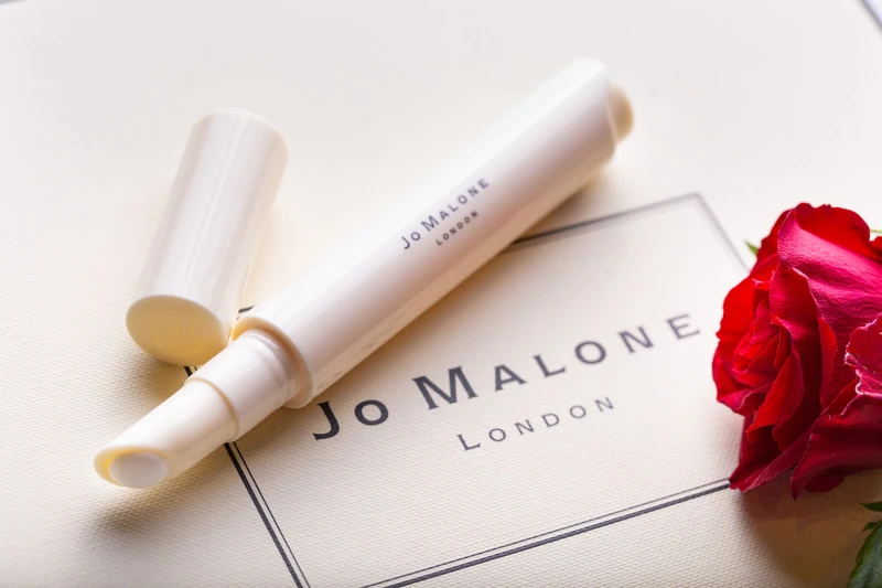 Jo Malone London杏桃花與蜂蜜香水筆,NT1,300。 Jo Malone London杏桃花與蜂蜜香水筆,NT1,300。