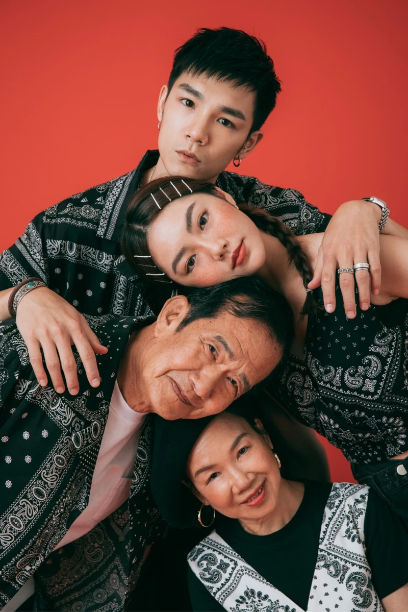 同樣的單品,不同的搭配穿法,展現出跨越世代各種有型態度。 同樣的單品,不同的搭配穿法,展現出跨越世代各種有型態度。