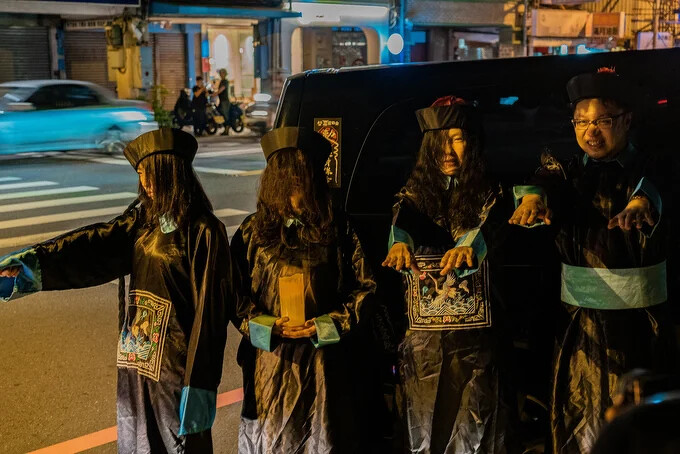 惡靈巴士-躍上惡靈巴士，揭開古城塵封百年的祕密。Source: KLOOK