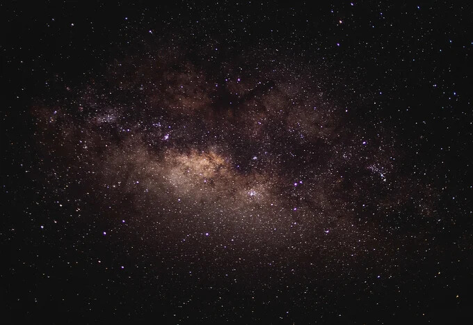 墾丁在地人夜間潮間帶秘探體驗，星空草原下暸解星座的故事。Source: KLOOK