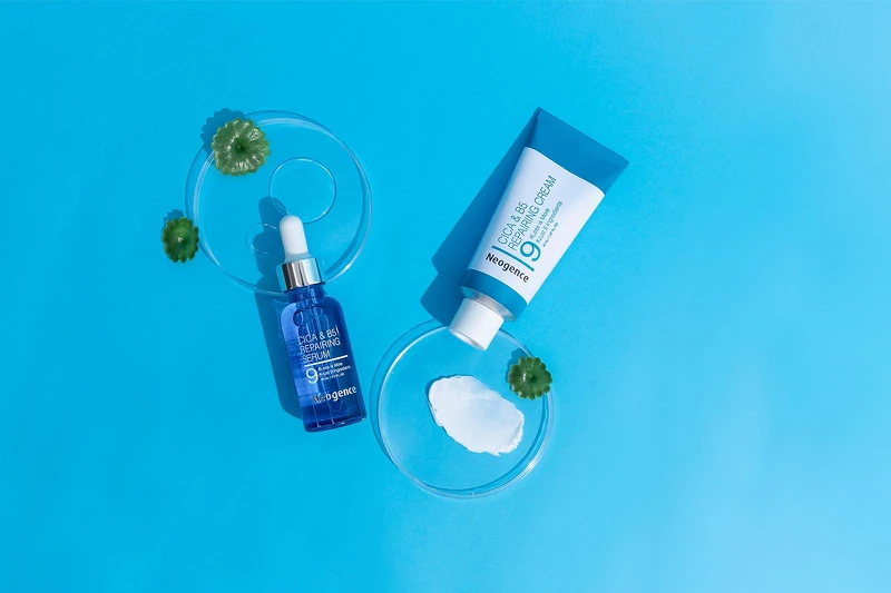 積雪草B5修護純粹精華 30ml (NT$1,200) / 左、積雪草B5密集護理霜 50ml (NT$1,200) / 右