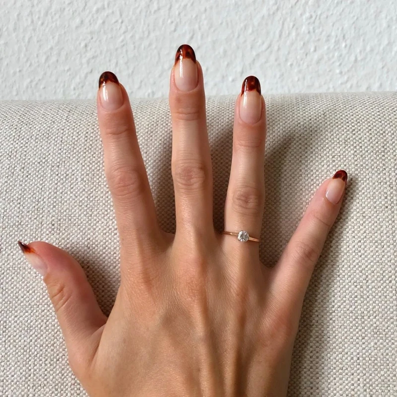 秋冬美甲趨勢-簡約動物紋