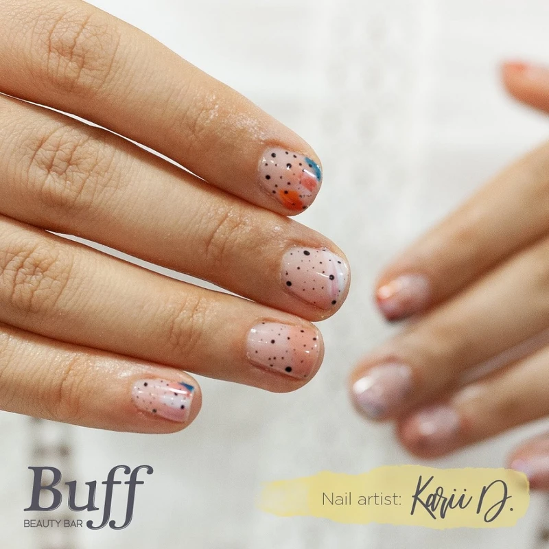 秋冬美甲趨勢-抽象派彩繪