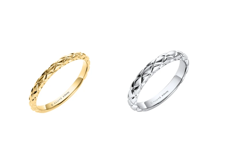 Hope Gleam 結婚女戒(左)售價18K NT$22,800 / 鉑金 NT$30,000、結婚男戒(右) 售價18K NT$23,200 / 鉑金 NT$32,800