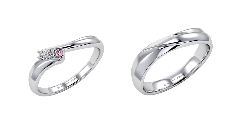 One Day 結婚女戒(左)售價18K NT$26,200/鉑金 NT$35,800。結婚男戒(右)售價18K NT$33,200/鉑金 NT$50,000。