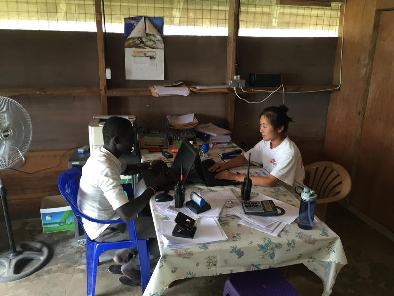 鄭巧鈺在南蘇丹負責財務行政的工作。 鄭巧鈺在南蘇丹負責財務行政的工作。