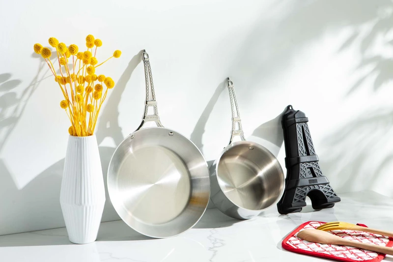 限量!!!絕美的艾菲爾旗艦款系列:艾菲爾單柄平底鍋、艾菲爾單柄調理鍋、艾菲爾黑軟矽膠烤模。 限量!!!絕美的艾菲爾旗艦款系列:艾菲爾單柄平底鍋、艾菲爾單柄調理鍋、艾菲爾黑軟矽膠烤模。