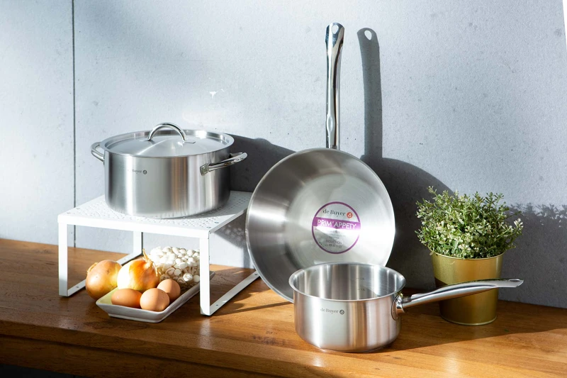 星級主廚耐用鍋系列:星級主廚雙耳不鏽鋼湯鍋、星級主廚不鏽鋼萬用鍋、星級主廚不鏽鋼單手鍋。 星級主廚耐用鍋系列:星級主廚雙耳不鏽鋼湯鍋、星級主廚不鏽鋼萬用鍋、星級主廚不鏽鋼單手鍋。