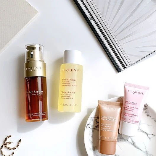 含:黃金雙激萃50ml + 洋甘菊化妝水 100ml + 智慧美白晚安水凝霜 15ml + 超性感美頸霜 彈力升級版 15ml 含:黃金雙激萃50ml + 洋甘菊化妝水 100ml + 智慧美白晚安水凝霜 15ml + 超性感美頸霜 彈力升級版 15ml