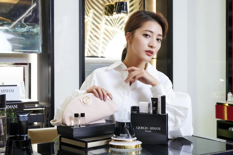 GIORGIO ARMANI黑曜岩新生奇蹟輕乳霜(經典版) 推薦價NT15,000 購買 黑曜岩新生奇蹟輕乳霜(經典版) 贈送 黑曜岩新生奇蹟嫩膚露(10ml)+黑曜岩新生奇蹟精萃露(10ml*2)+粉色化妝包+黑曜岩新生奇蹟全能眼霜(5g) GIORGIO ARMANI黑曜岩新生奇蹟輕乳霜(經典版) 推薦價NT15,000 購買 黑曜岩新生奇蹟輕乳霜(經典版) 贈送 黑曜岩新生奇蹟嫩膚露(10ml)+黑曜岩新生奇蹟精萃露(10ml*2)+粉色化妝包+黑曜岩新生奇蹟全能眼霜(5g)