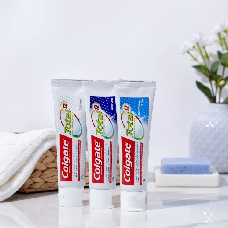 由左至右：高露潔全效牙膏(清淨薄荷)、高露潔全效牙膏(專業美白)、高露潔全效牙膏(專業潔淨)