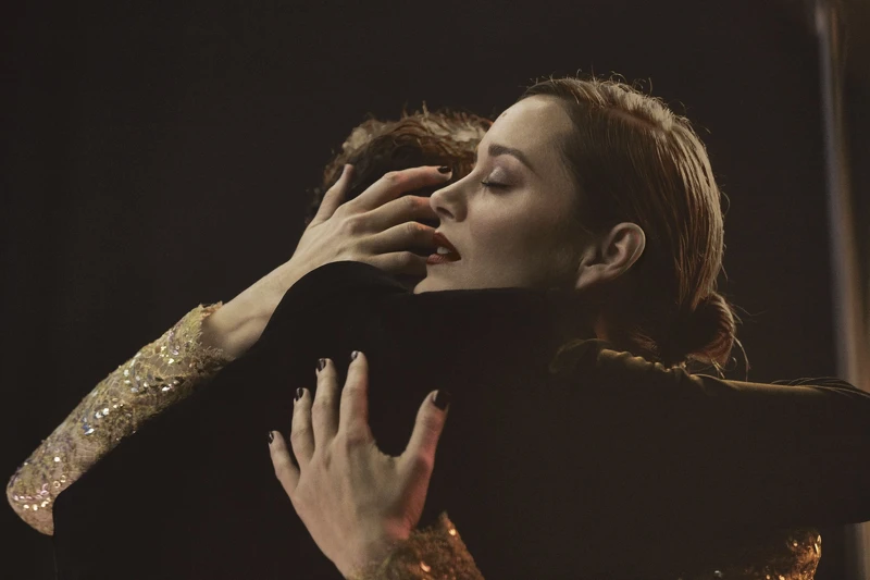 影片想表達香奈兒女性勇敢面對自我，為傳遞此形象，拍攝團隊想出往返月球的點子。橋也象徵「前往另外一頭」的意思；是在探索未知的好奇心驅使下出發探險。