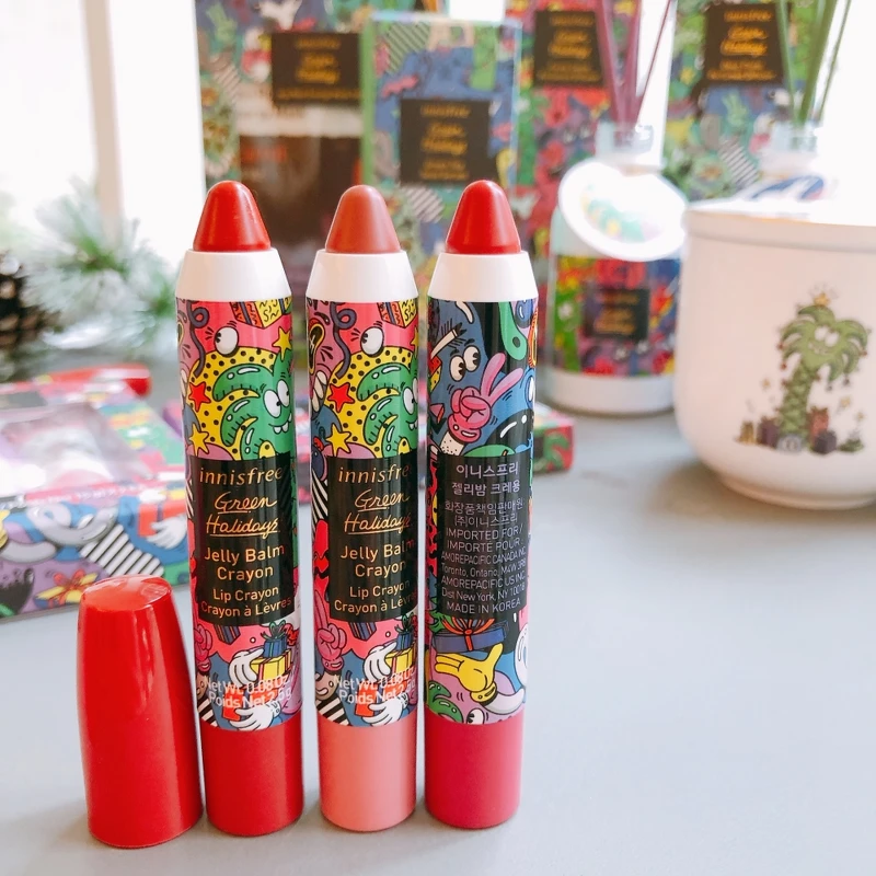 innisfree 2020綠色聖誕糖果蠟筆唇膏。