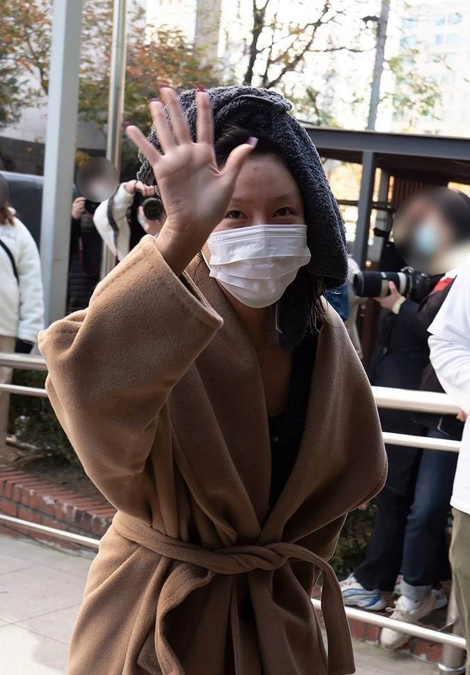 華莎 上班路造型引起討論