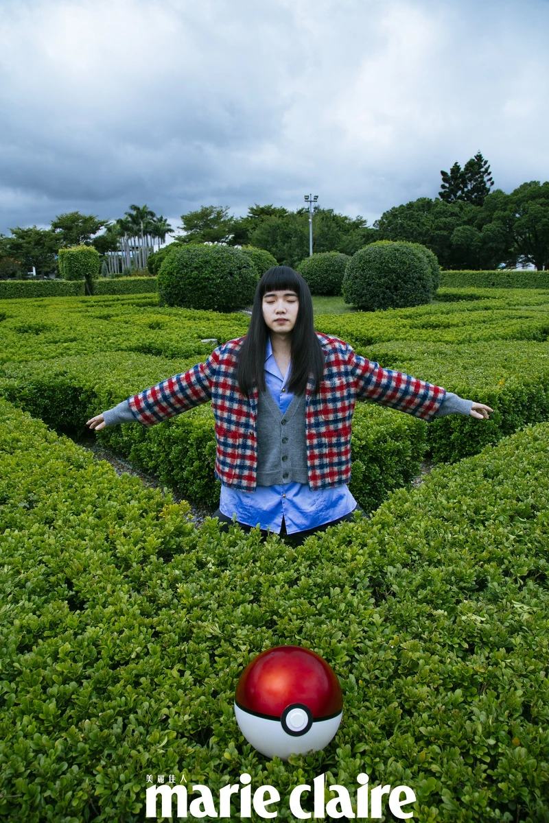 格紋羊毛外套、水藍色襯衫，Both by Gucci