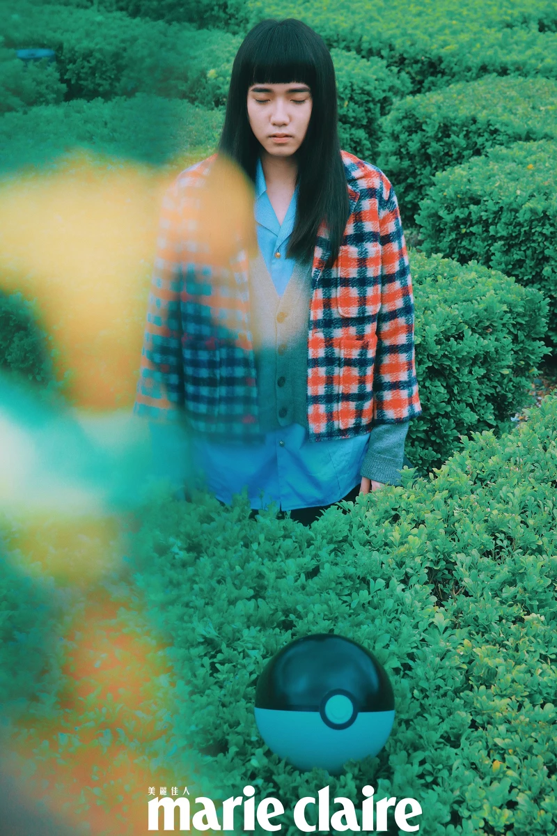 格紋羊毛外套、水藍色襯衫，Both by Gucci